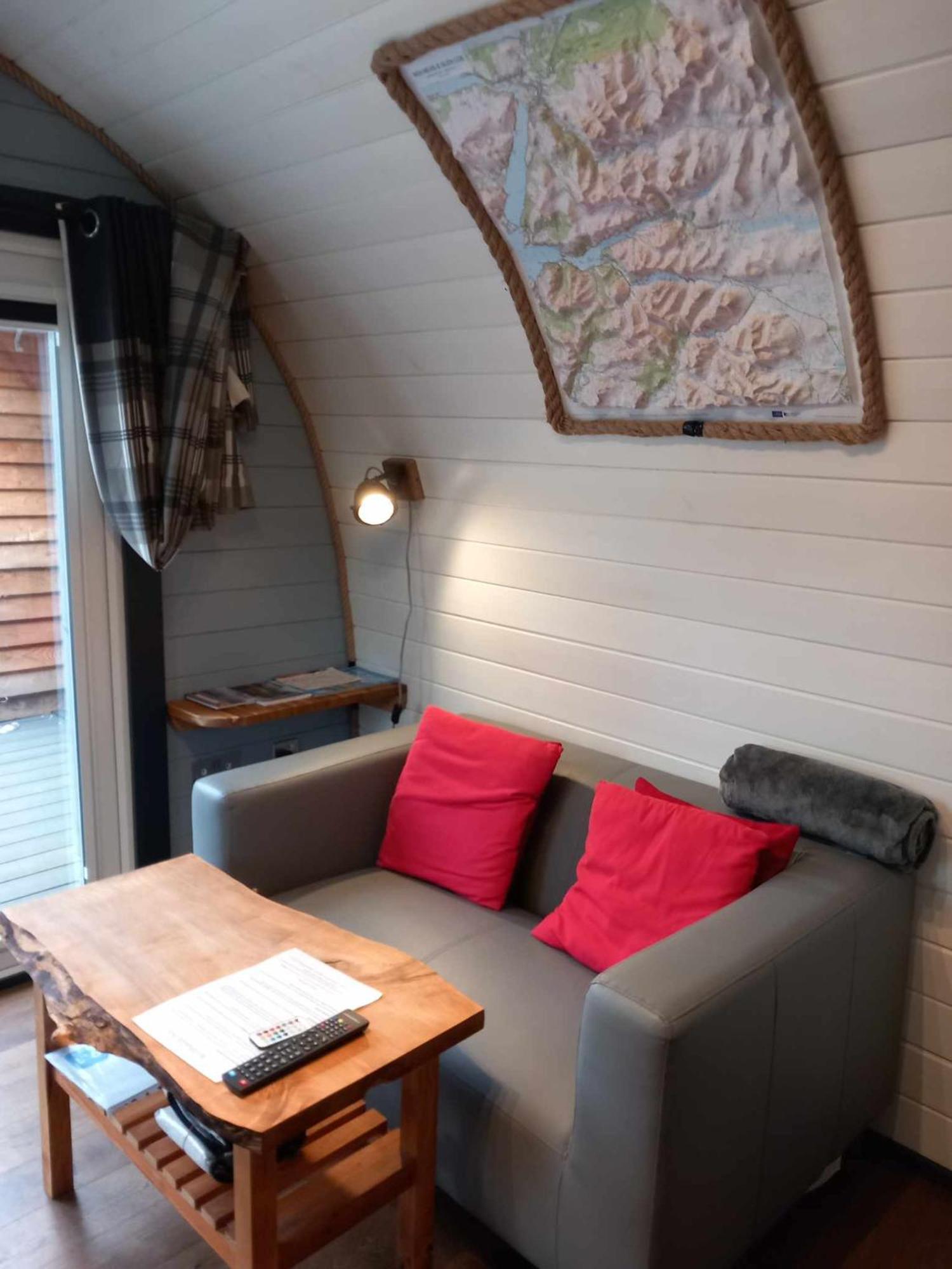 Riverside Pod, West Highland Way Holidays Кінлохлівен Екстер'єр фото